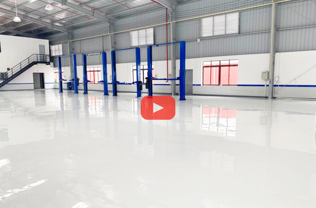 Hoàng Hoà đang thi công sơn nền epoxy cho nhà xưởng công ty cổ phần VINAGLAZE